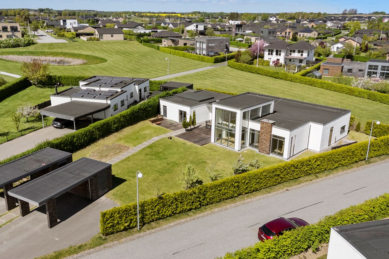 Ejendomsbillede 2 af 15