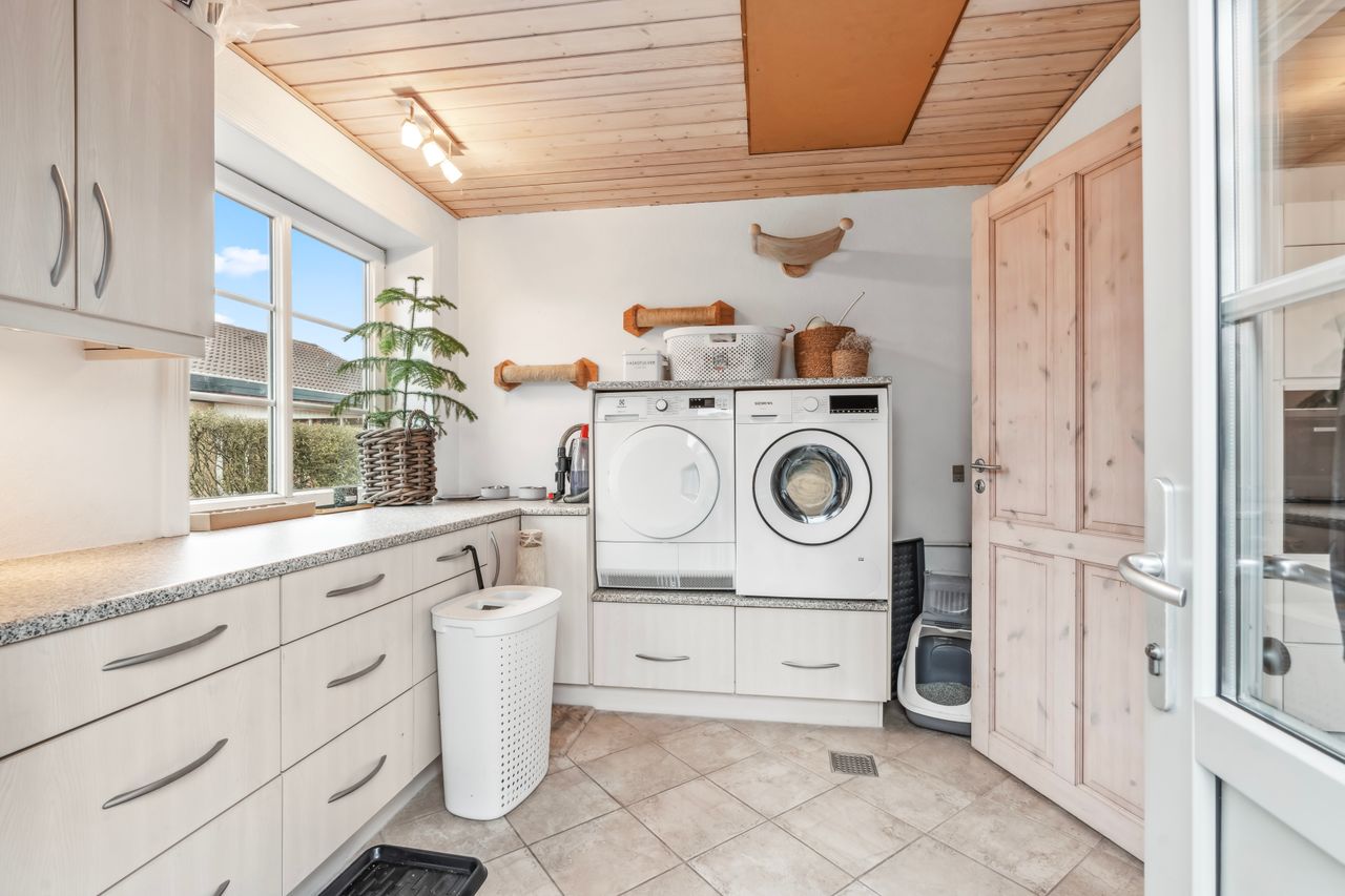 Ejendomsbillede 3 af 16