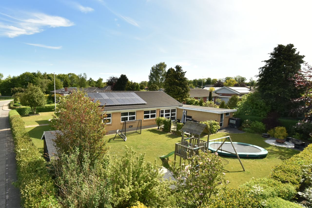 Ejendomsbillede 2 af 33