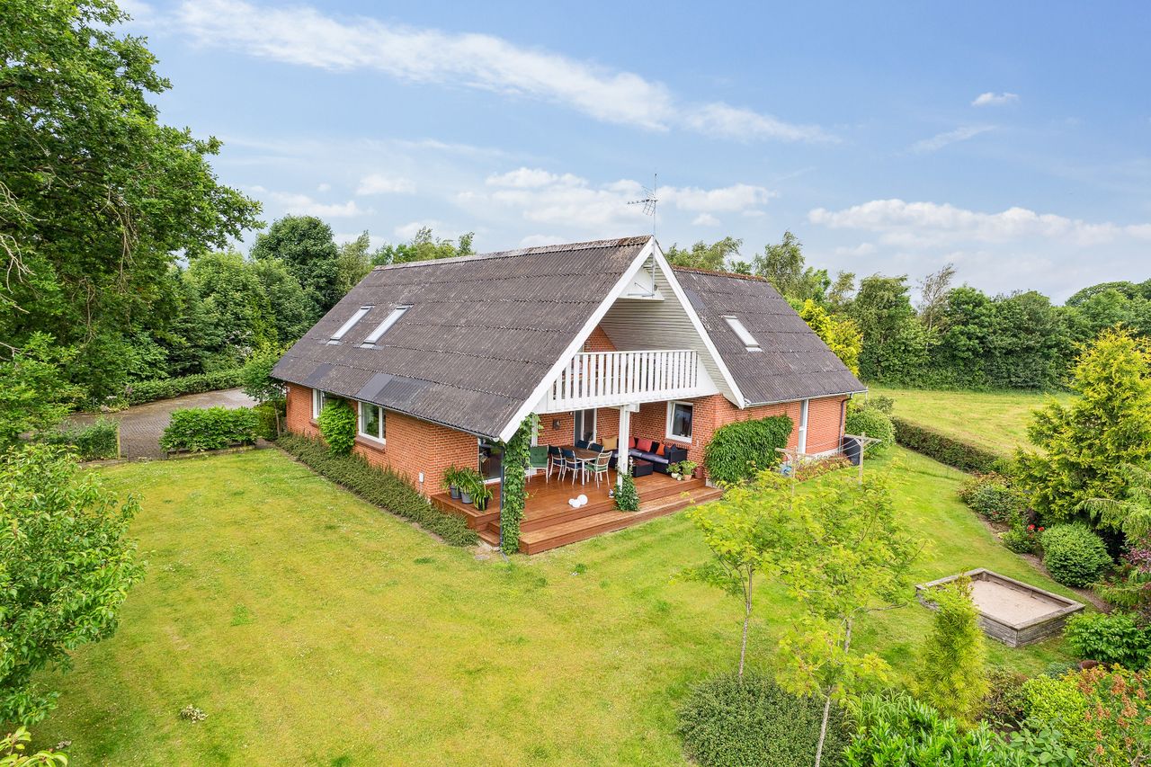 Ejendomsbillede 2 af 25