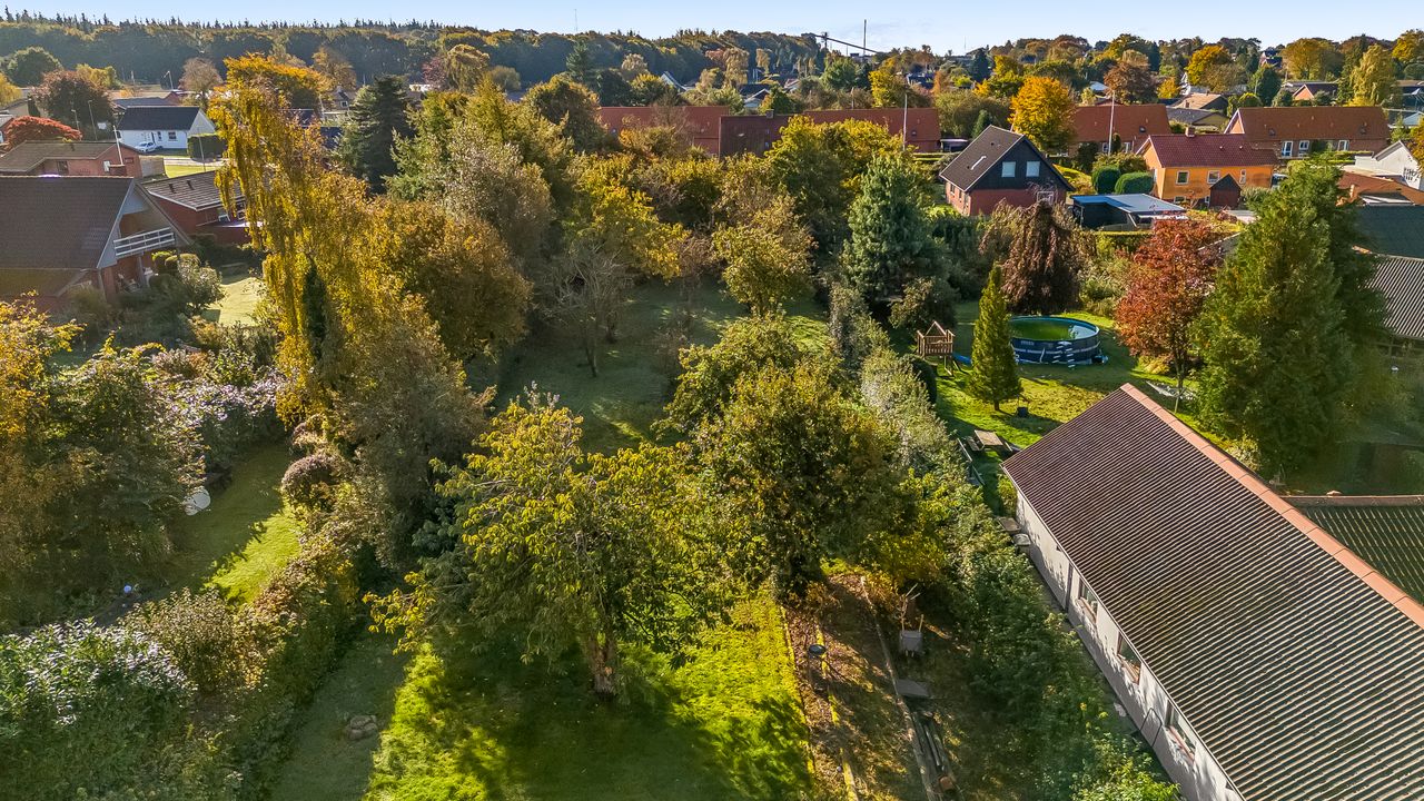 Ejendomsbillede 2 af 12