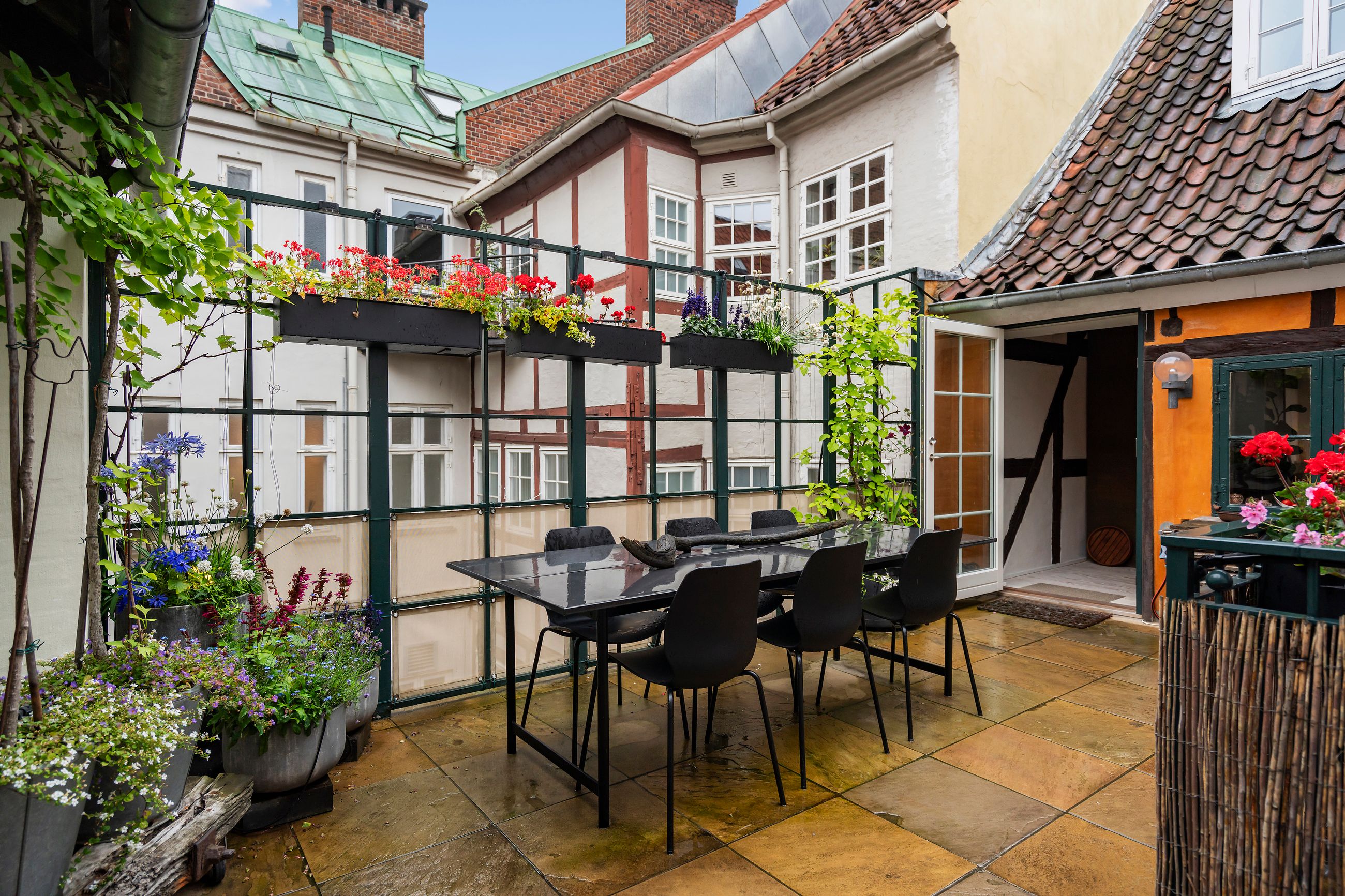 Klosterstræde 8, 2, København K - Ejendommen