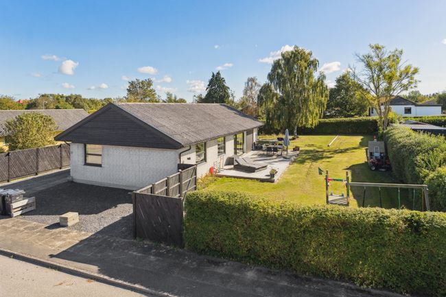 Lauritz Larsens Vej 22,  Villa