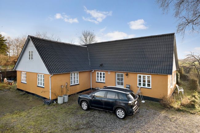 Clausholmvej 223,  Tustrup Vase