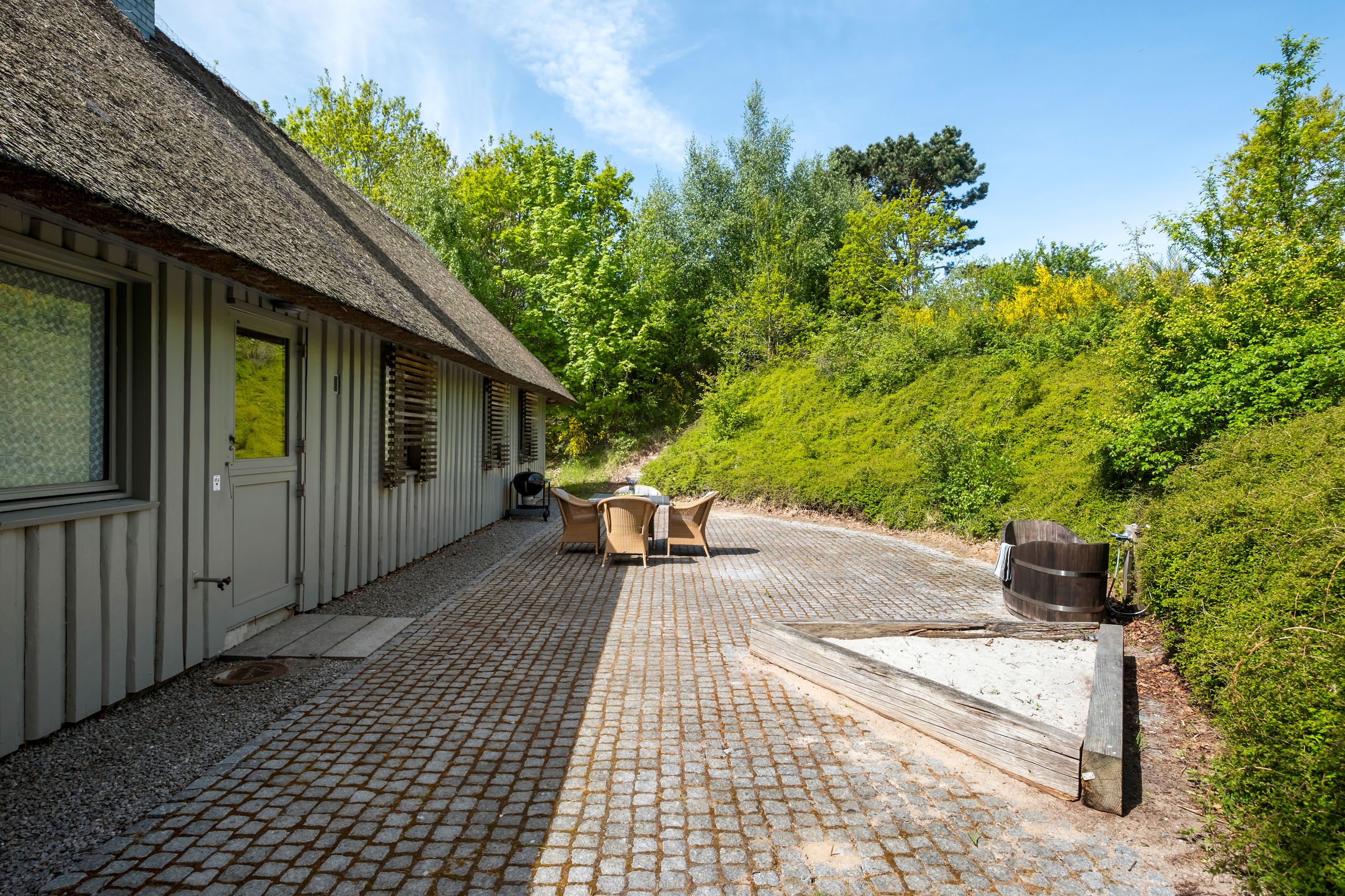 Øvrevænget 8, Tisvildeleje - Ejendommen