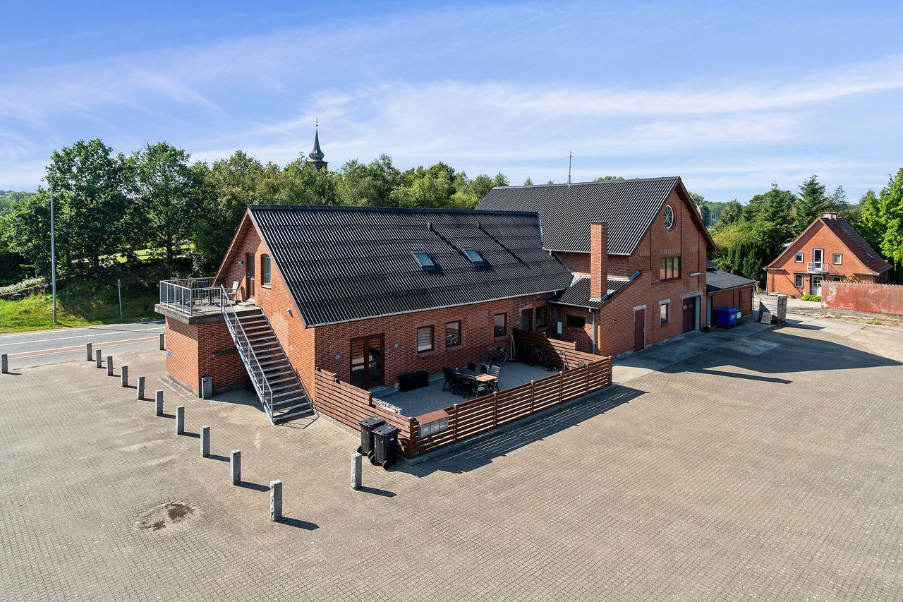 Ejendomsbillede 2 af 23