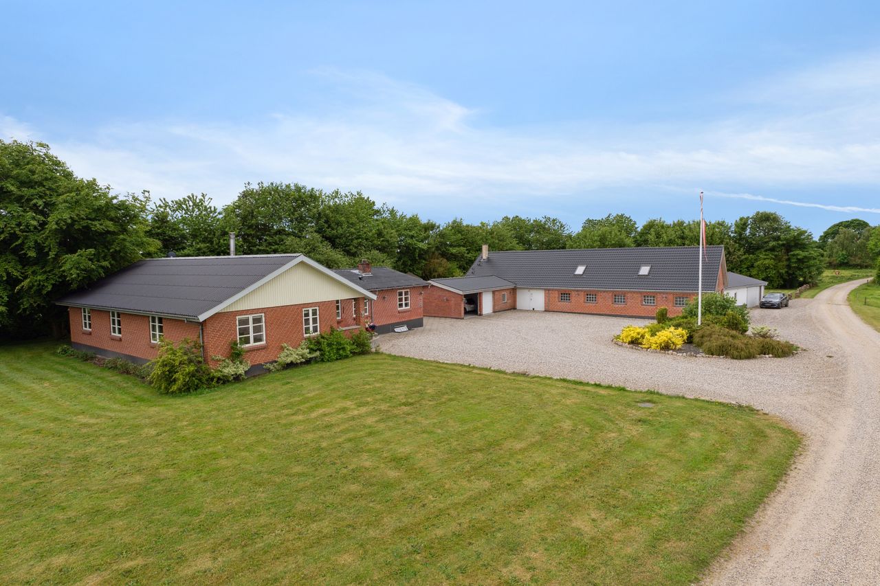 Ejendomsbillede 2 af 32