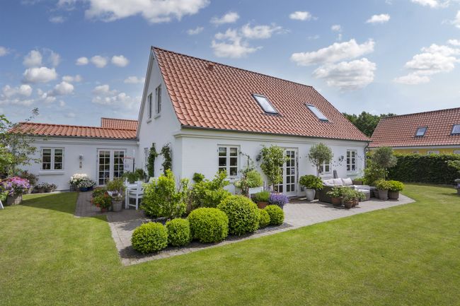 Gammeldamsgård 10,  Villa