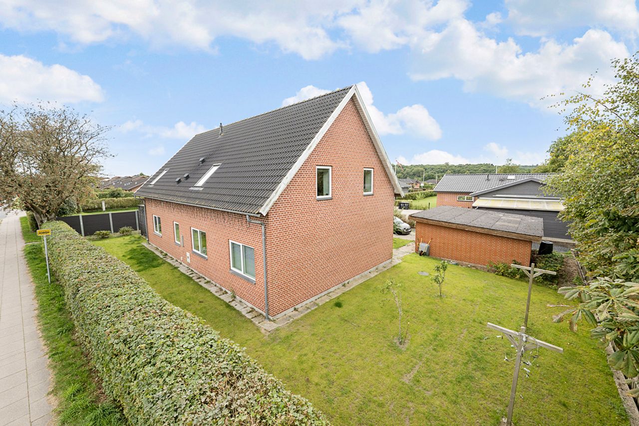 Ejendomsbillede 2 af 25