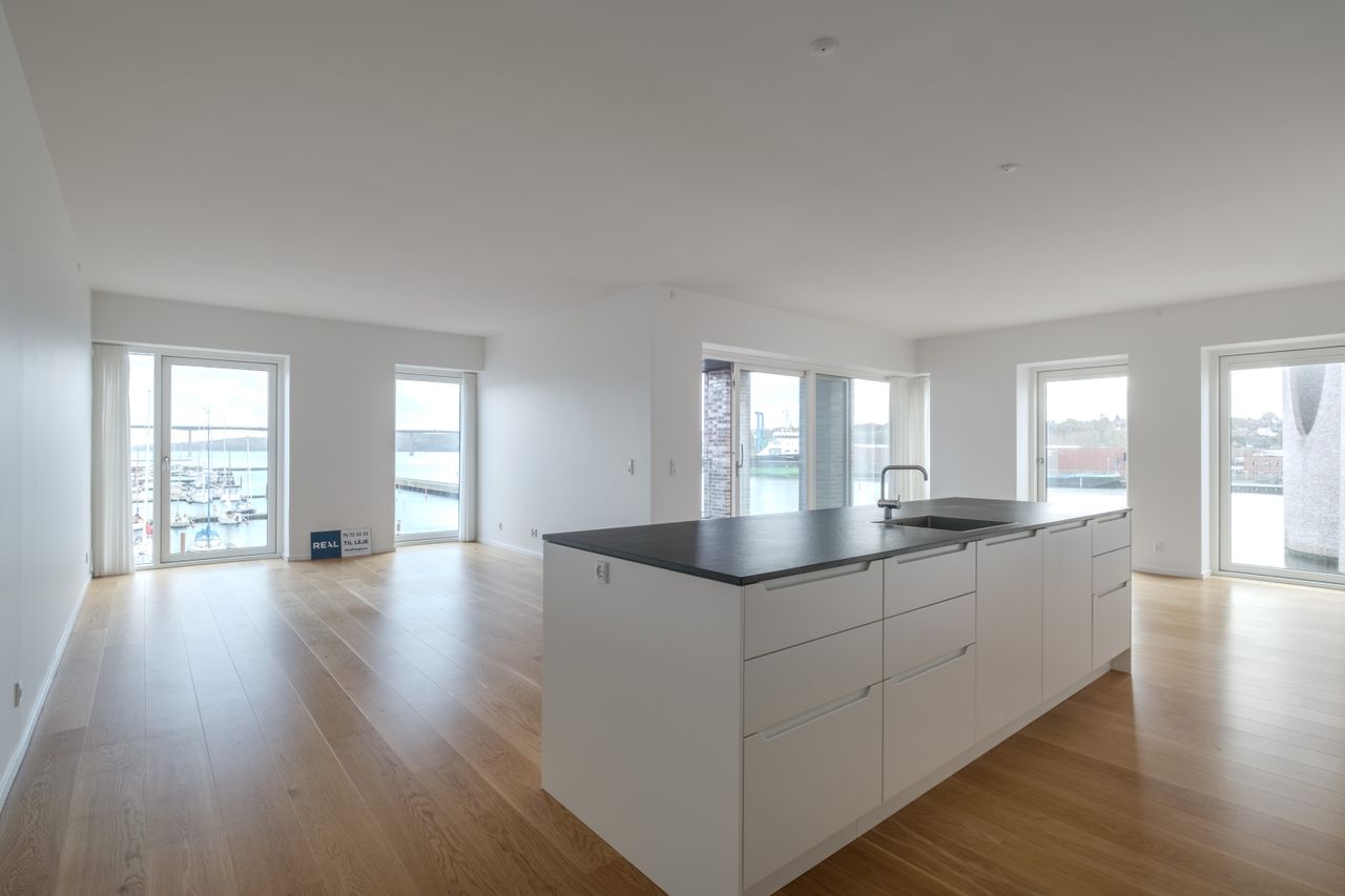 Ejendomsbillede 3 af 18