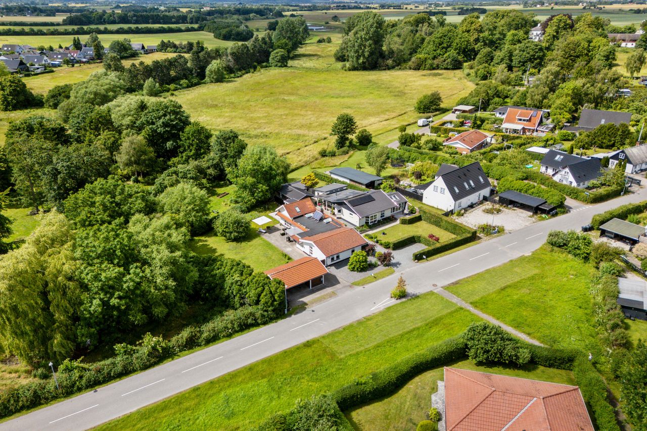 Ejendomsbillede 2 af 40