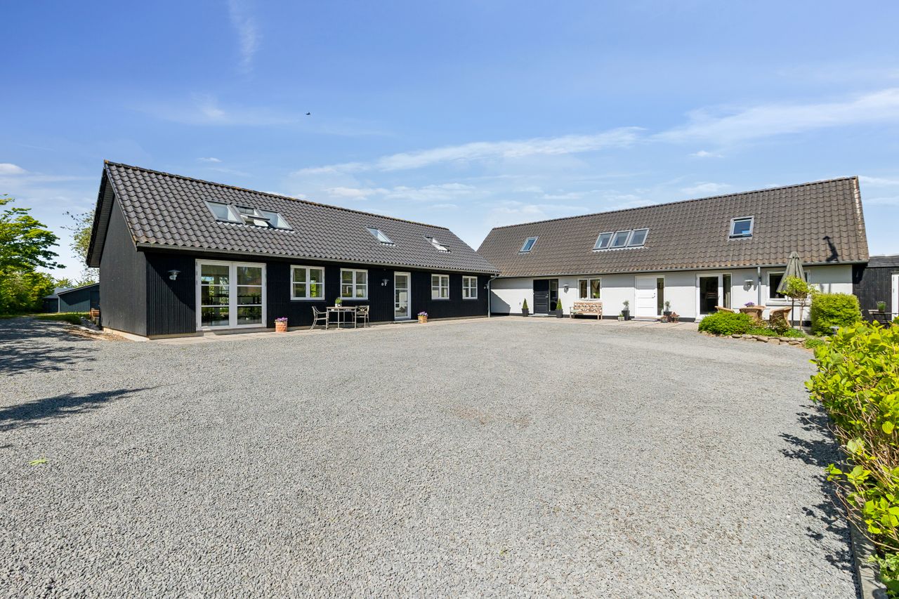 Ejendomsbillede 2 af 38