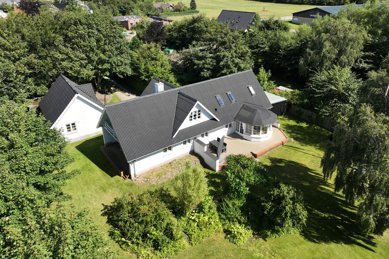 Ejendomsbillede 2 af 30