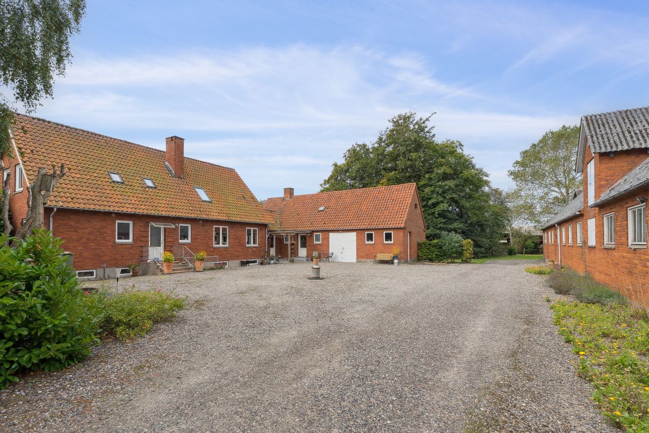 Ejendomsbillede 2 af 52