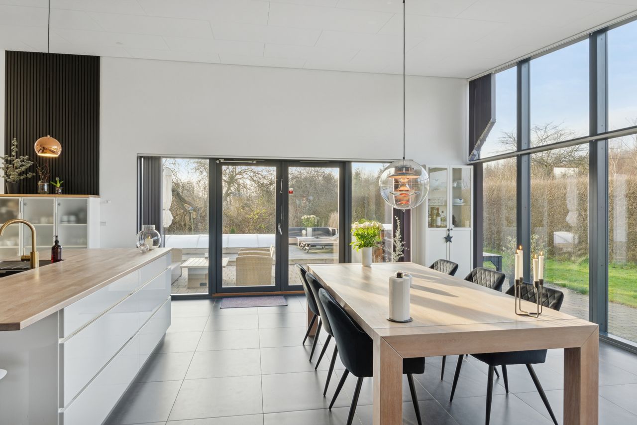 Ejendomsbillede 2 af 34