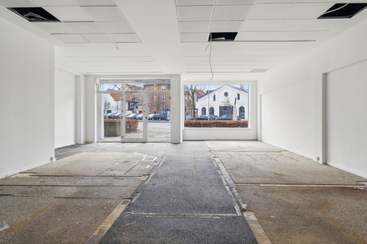 Ejendomsbillede 2 af 13