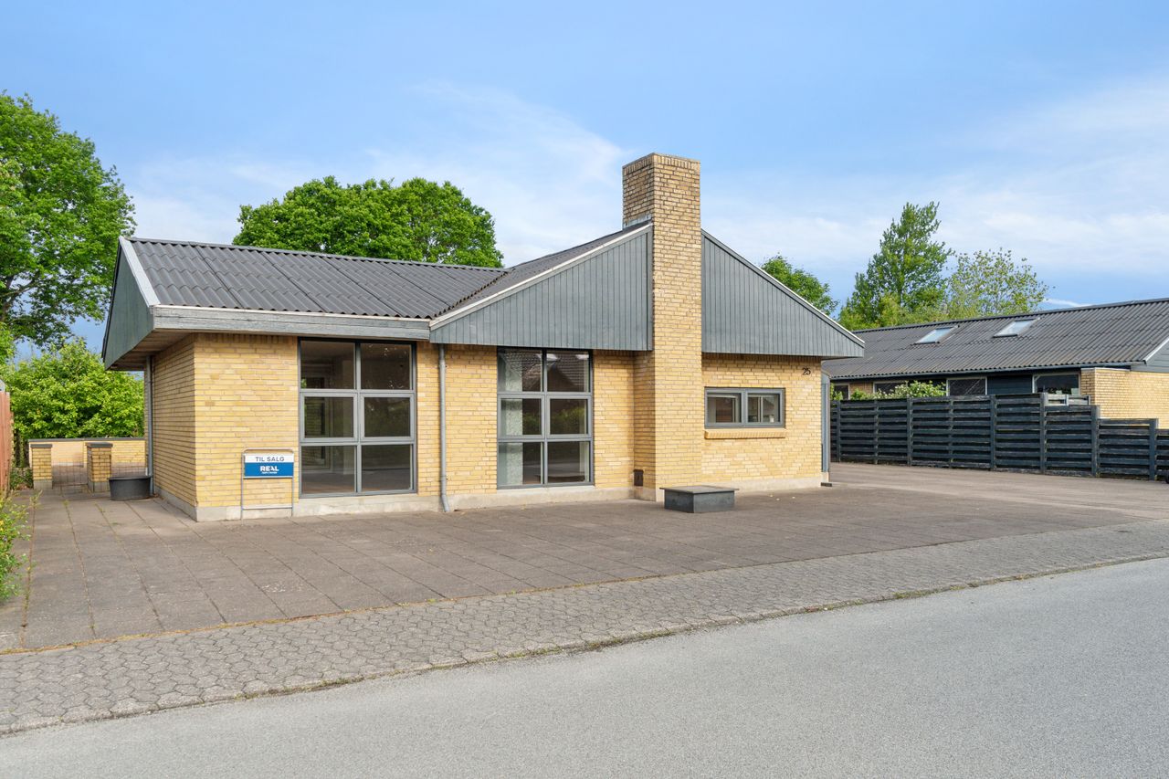 Ejendomsbillede 2 af 27