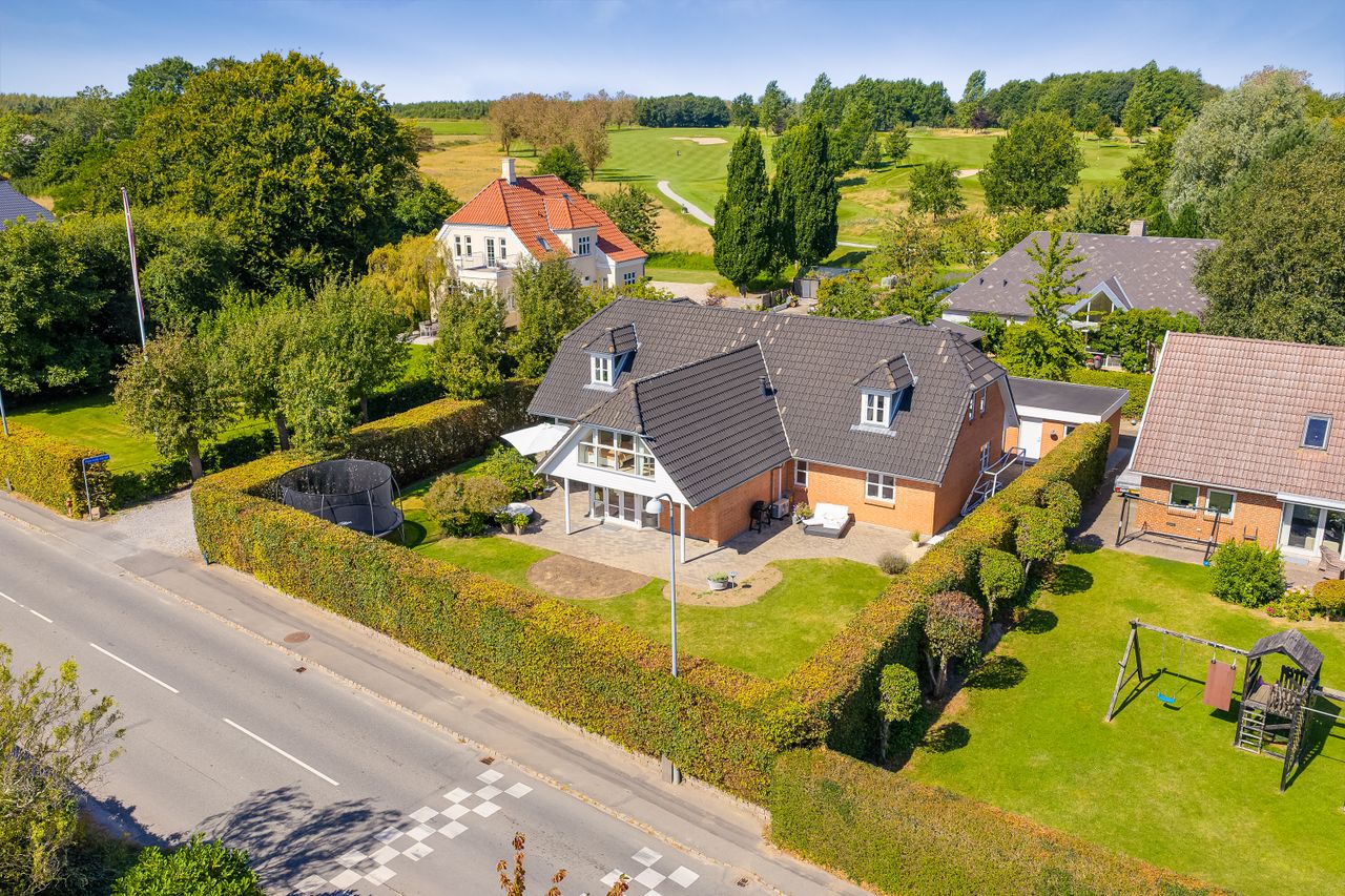 Ejendomsbillede 2 af 38