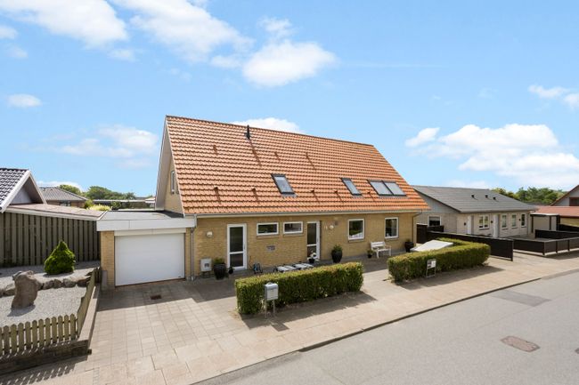 Bakkedraget 16,  Villa