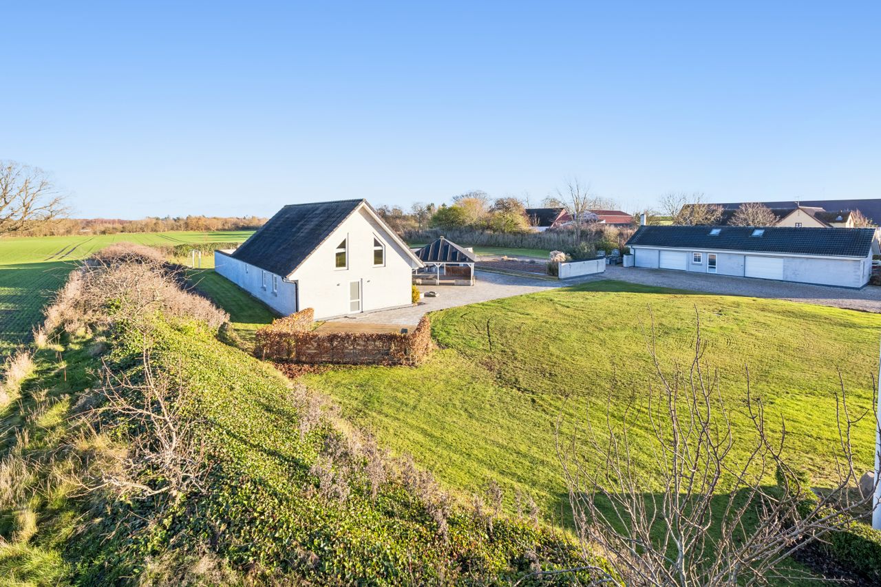 Ejendomsbillede 2 af 27