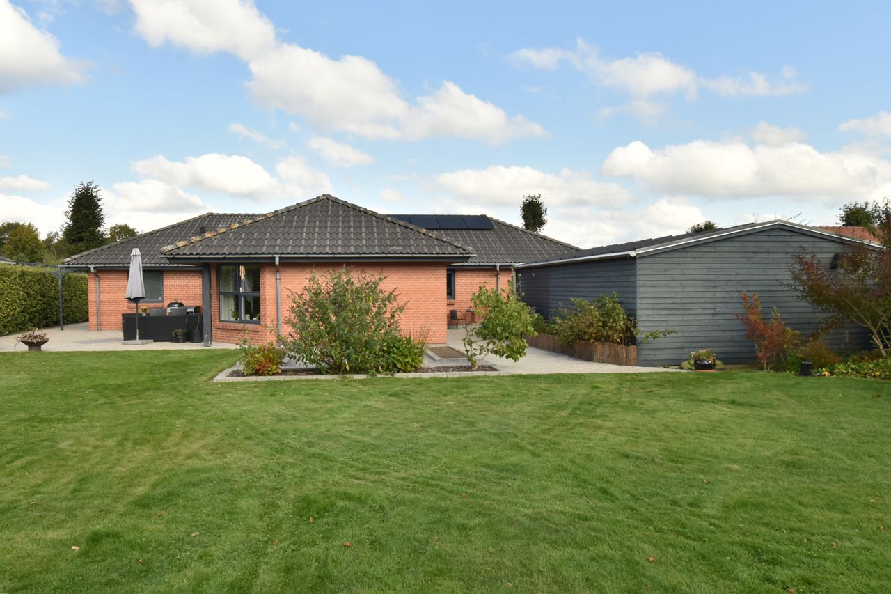 Ejendomsbillede 2 af 33