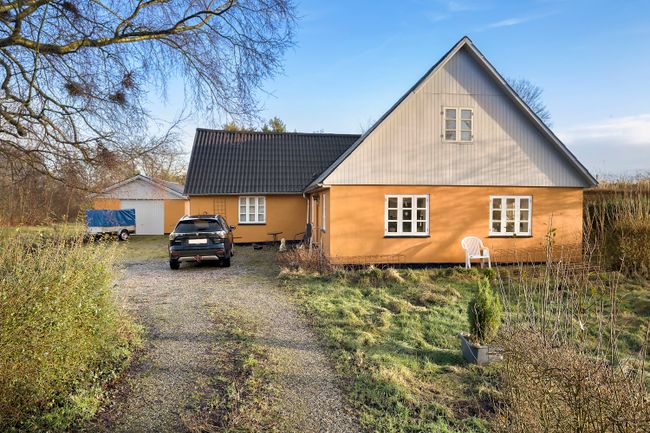 Clausholmvej 223,  Tustrup Vase