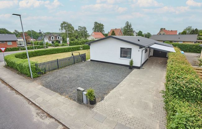 Lyngvej 1,  Villa