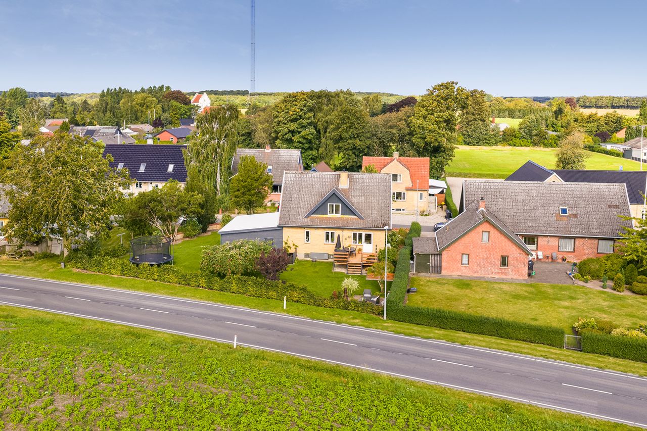 Ejendomsbillede 2 af 42