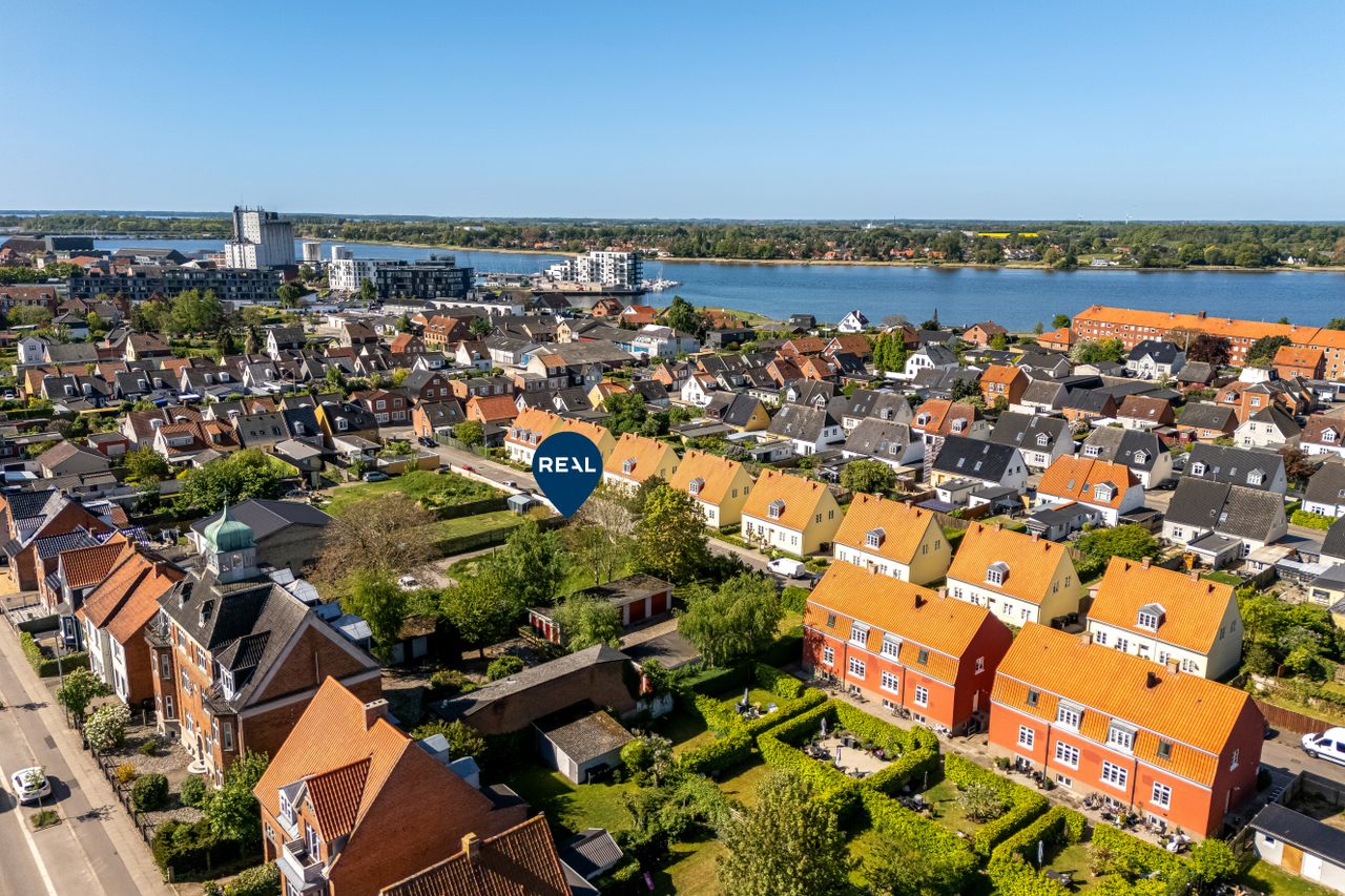 Ejendomsbillede 2 af 9