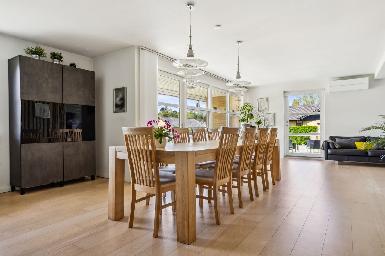 Ejendomsbillede 3 af 28